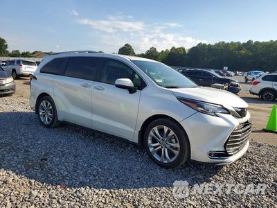 Czwarte zdjęcie samochodu z boku: 2024 TOYOTA SIENNA PLATINUM 7-PASSENGER VIN:5TDERKECXRS214188 - miniatura