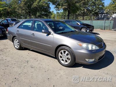 Czwarte zdjęcie samochodu z boku: 2005 TOYOTA CAMRY XLE VIN:4T1BE30K95U506578 - miniatura