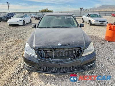 Piąte zdjęcie samochodu w środku: 2012 MERCEDES-BENZ C 300 4MATIC VIN:WDDGF8BB1CR239525 - miniatura
