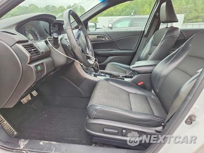 Zdjęcie 7 z 13 samochodu: 2016 HONDA ACCORD SPORT VIN:1HGCR2F54GA072214 - miniatura