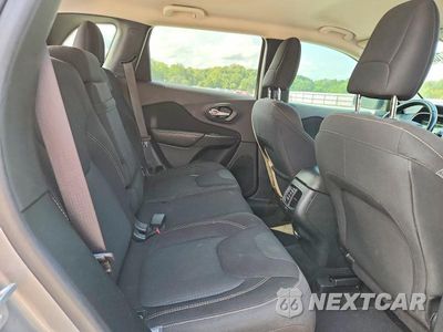 Zdjęcie 11 z 13 samochodu: 2016 JEEP CHEROKEE LATITUDE VIN:1C4PJLCB5GW136433 - miniatura