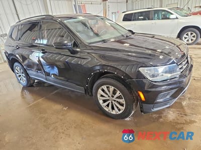 Czwarte zdjęcie samochodu z boku: 2020 VOLKSWAGEN TIGUAN S VIN:3VV1B7AX2LM077524 - miniatura