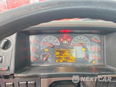 Zdjęcie 9 z 12 samochodu: 2018 VOLVO VNL SEMI TRUCK VIN:4V4N39TG3JN892439 - miniatura