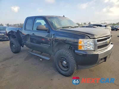Czwarte zdjęcie samochodu z boku: 2008 CHEVROLET SILVERADO C1500 VIN:2GCEC19C081205754 - miniatura