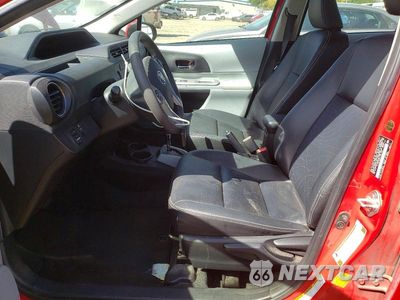 Zdjęcie 7 z 12 samochodu: 2012 TOYOTA PRIUS C FOUR VIN:JTDKDTB35C1024122 - miniatura