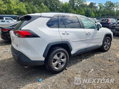 Trzecie zdjęcie samochodu z tyłu: 2022 TOYOTA RAV4 XLE VIN:2T3P1RFV3NC282545 - miniatura