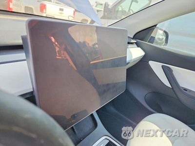 Zdjęcie 9 z 12 samochodu: 2022 TESLA MODEL Y VIN:7SAYGDEF1NF381937 - miniatura