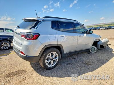 Trzecie zdjęcie samochodu z tyłu: 2025 JEEP COMPASS LATITUDE VIN:3C4NJDBNXST602042 - miniatura