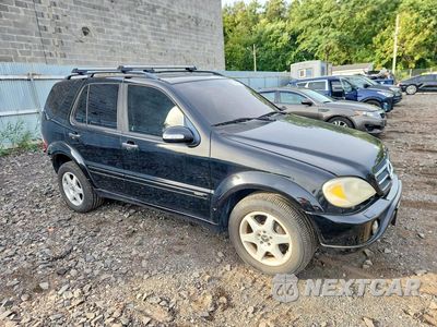 Czwarte zdjęcie samochodu z boku: 2005 MERCEDES-BENZ ML 500 VIN:4JGAB75E25A543634 - miniatura