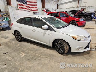 Czwarte zdjęcie samochodu z boku: 2014 FORD FOCUS SE VIN:1FADP3F20EL104278 - miniatura