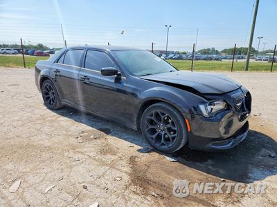 Czwarte zdjęcie samochodu z boku: 2019 CHRYSLER 300 TOURING VIN:2C3CCAAG9KH733253 - miniatura