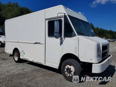 Czwarte zdjęcie samochodu z boku: 1998 FREIGHTLINER MT45G CHASSIS DELIVERY TRUCK VIN:4UZA4FF46WC932681 - miniatura