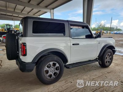 Trzecie zdjęcie samochodu z tyłu: 2023 FORD BRONCO BASE VIN:1FMDE5AH9PLB51332 - miniatura