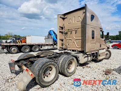 Trzecie zdjęcie samochodu z tyłu: 2020 FREIGHTLINER CASCADIA SEMI TRUCK VIN:3AKJHHDR0LSLG4967 - miniatura