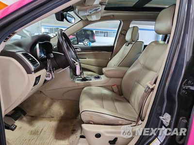 Zdjęcie 7 z 14 samochodu: 2017 JEEP GRAND CHEROKEE OVERLAND VIN:1C4RJFCG3HC730981 - miniatura