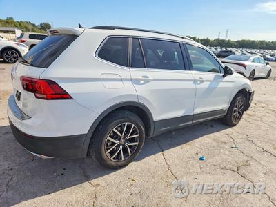 Trzecie zdjęcie samochodu z tyłu: 2019 VOLKSWAGEN TIGUAN SE VIN:3VV3B7AX0KM102539 - miniatura