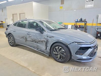 Czwarte zdjęcie samochodu z boku: 2026 HYUNDAI SONATA HYBRID BLUE VIN:KMHL24JJ2TA172420 - miniatura