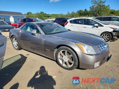 Czwarte zdjęcie samochodu z boku: 2004 CADILLAC XLR VIN:1G6YV34A045602756 - miniatura