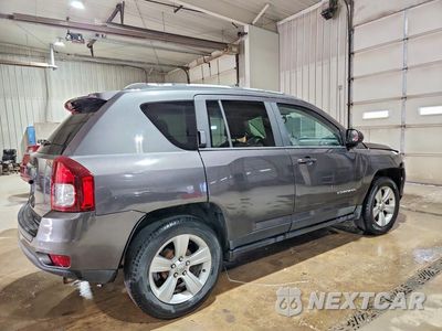 Trzecie zdjęcie samochodu z tyłu: 2016 JEEP COMPASS SPORT VIN:1C4NJCBA2GD705749 - miniatura