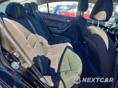 Zdjęcie 10 z 13 samochodu: 2016 KIA FORTE LX VIN:KNAFX4A61G5608930 - miniatura