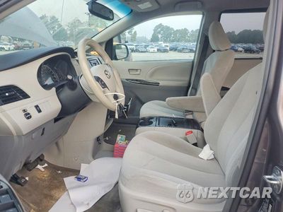 Zdjęcie 7 z 13 samochodu: 2013 TOYOTA SIENNA LE VIN:5TDKK3DC6DS360238 - miniatura