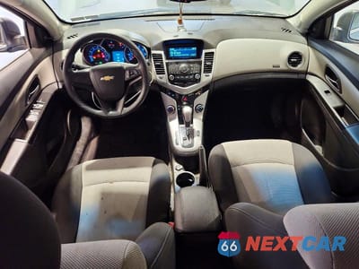 Zdjęcie 8 z 12 samochodu: 2011 CHEVROLET CRUZE LS VIN:1G1PC5SH6B7139686 - miniatura