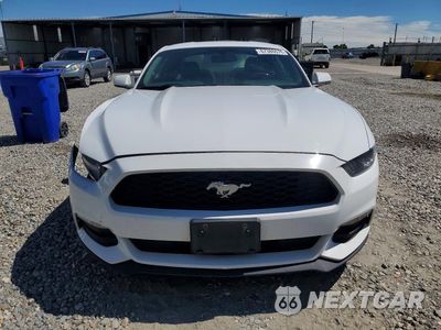 Piąte zdjęcie samochodu w środku: 2016 FORD MUSTANG VIN:1FA6P8AM4G5273497 - miniatura
