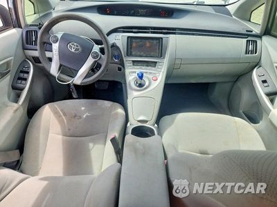 Zdjęcie 8 z 12 samochodu: 2013 TOYOTA PRIUS TWO VIN:JTDKN3DU6D1640593 - miniatura