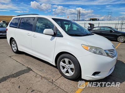 Czwarte zdjęcie samochodu z boku: 2015 TOYOTA SIENNA LE VIN:5TDKK3DC4FS583994 - miniatura