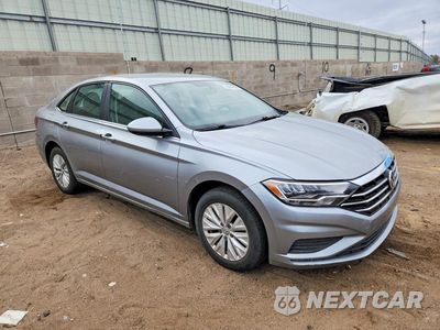 Czwarte zdjęcie samochodu z boku: 2019 VOLKSWAGEN JETTA S VIN:3VWC57BU5KM225292 - miniatura