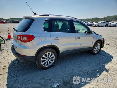 Trzecie zdjęcie samochodu z tyłu: 2011 VOLKSWAGEN TIGUAN S VIN:WVGAV7AX8BW522364 - miniatura