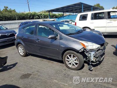 Czwarte zdjęcie samochodu z boku: 2013 TOYOTA PRIUS C FOUR VIN:JTDKDTB31D1041792 - miniatura