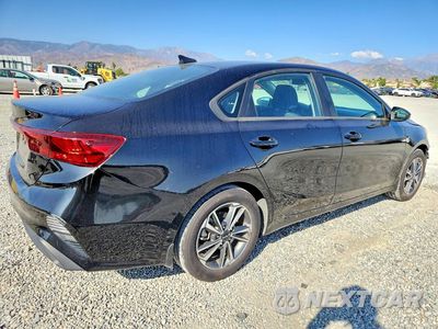 Trzecie zdjęcie samochodu z tyłu: 2022 KIA FORTE LXS VIN:3KPF24AD9NE499294 - miniatura