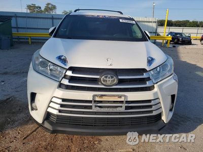 Piąte zdjęcie samochodu w środku: 2017 TOYOTA HIGHLANDER LE PLUS VIN:5TDBZRFH3HS401082 - miniatura