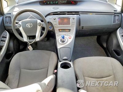 Zdjęcie 8 z 13 samochodu: 2013 TOYOTA PRIUS TWO VIN:JTDKN3DU7D1618439 - miniatura