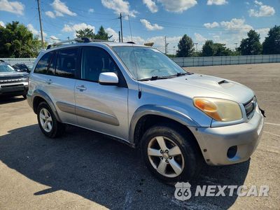 Czwarte zdjęcie samochodu z boku: 2004 TOYOTA RAV4 BASE VIN:JTEGD20VX40020719 - miniatura