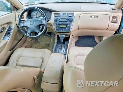 Zdjęcie 8 z 13 samochodu: 2002 HONDA ACCORD EX VIN:1HGCG22542A024040 - miniatura