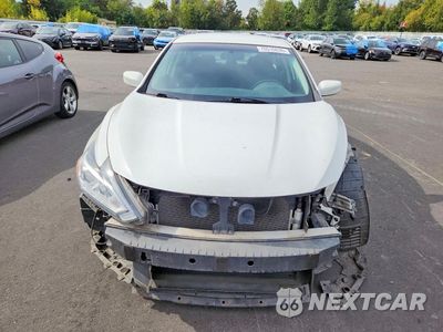 Piąte zdjęcie samochodu w środku: 2017 NISSAN ALTIMA 2.5 S VIN:1N4AL3AP2HN354423 - miniatura