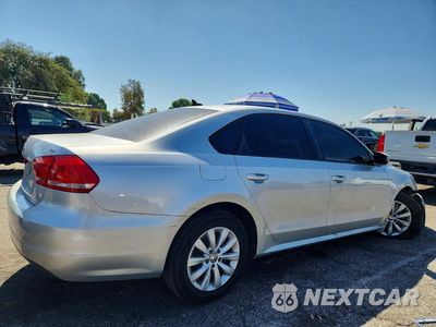 Trzecie zdjęcie samochodu z tyłu: 2014 VOLKSWAGEN PASSAT S VIN:1VWAT7A33EC027290 - miniatura