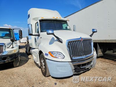 Czwarte zdjęcie samochodu z boku: 2022 INTERNATIONAL LT625 SEMI TRUCK VIN:3HSDZAPR2NN622591 - miniatura