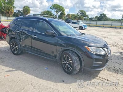 Czwarte zdjęcie samochodu z boku: 2019 NISSAN ROGUE SV VIN:JN8AT2MT6KW264551 - miniatura