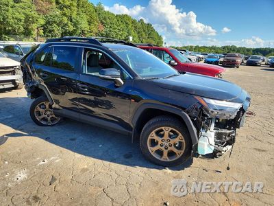 Czwarte zdjęcie samochodu z boku: 2025 TOYOTA RAV4 WOODLAND EDITION VIN:2T3UWRFV0SW256841 - miniatura