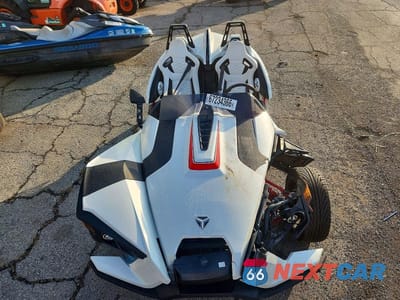 Piąte zdjęcie samochodu w środku: 2016 POLARIS SLINGSHOT SL VIN:57XAAPFA1G7113152 - miniatura