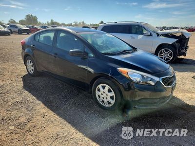 Czwarte zdjęcie samochodu z boku: 2016 KIA FORTE LX VIN:KNAFK4A63G5613447 - miniatura