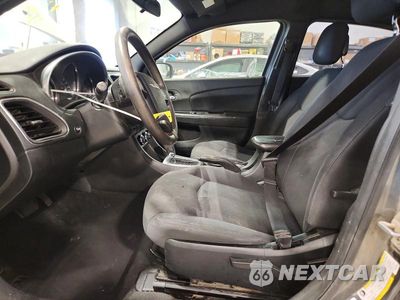 Zdjęcie 7 z 12 samochodu: 2013 CHRYSLER 200 LX VIN:1C3CCBAB0DN568925 - miniatura