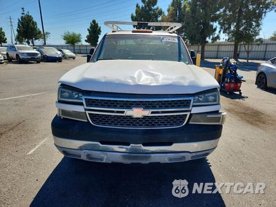 Piąte zdjęcie samochodu w środku: 2005 CHEV SILVERADO 3500 CREW VIN:1GCJC39U15E206795 - miniatura