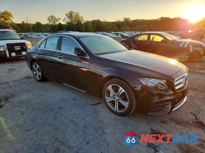 Czwarte zdjęcie samochodu z boku: 2017 MERCEDES-BENZ E 300 4MATIC VIN:WDDZF4KB6HA167972 - miniatura