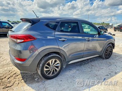 Trzecie zdjęcie samochodu z tyłu: 2017 HYUNDAI TUCSON SE VIN:KM8J33A49HU496334 - miniatura