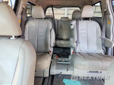 Zdjęcie 10 z 13 samochodu: 2011 TOYOTA SIENNA XLE 8-PASSENGER VIN:5TDYK3DC8BS025019 - miniatura