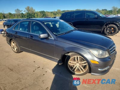 Czwarte zdjęcie samochodu z boku: 2014 MERCEDES-BENZ C 300 4MATIC VIN:WDDGF8AB4EA939056 - miniatura